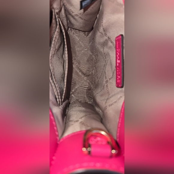 Michael Kors Mercer Pebbled Leather Crossbody Bag - Picture 8 of 10